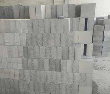 Phosphate bonded high alumina brick