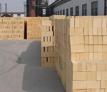 High alumina refractory bricks