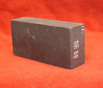 Magnesia chrome refractory brick