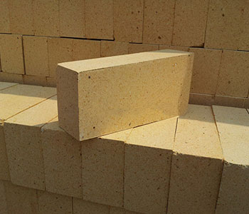 Clay refractory bricks